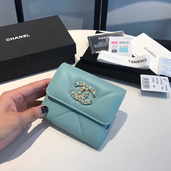 シャネル財布背面デザイン